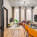 D38 Apartment